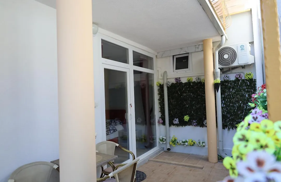 Amore House With Apartment-1