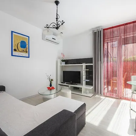 Mirjana House With Apartments-3